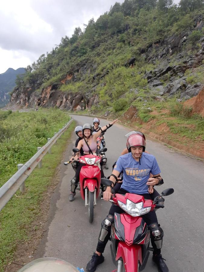 Hg Hostel Provide Tours & Motorbikes Ha Giang Kültér fotó