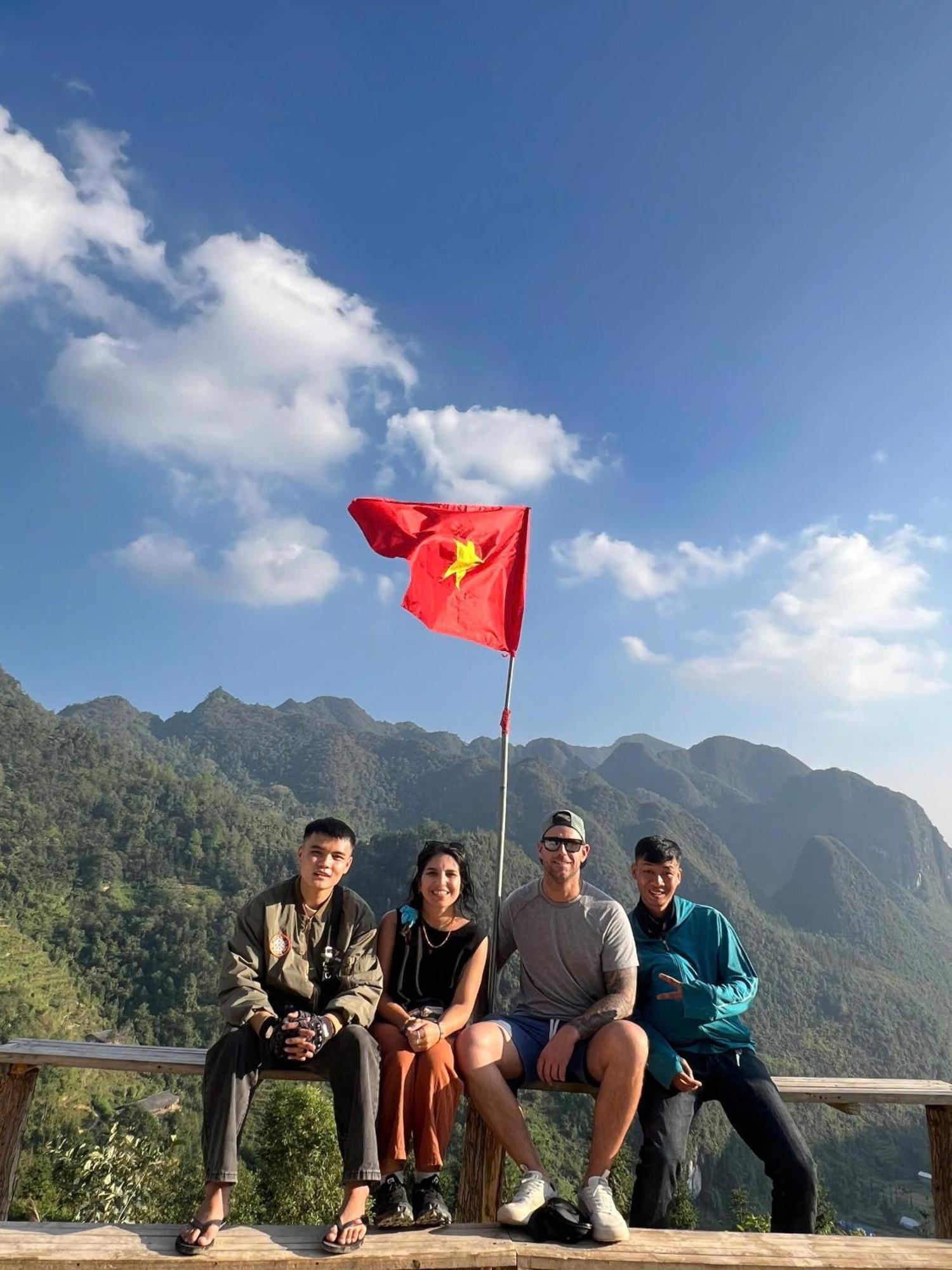 Hg Hostel Provide Tours & Motorbikes Ha Giang Kültér fotó