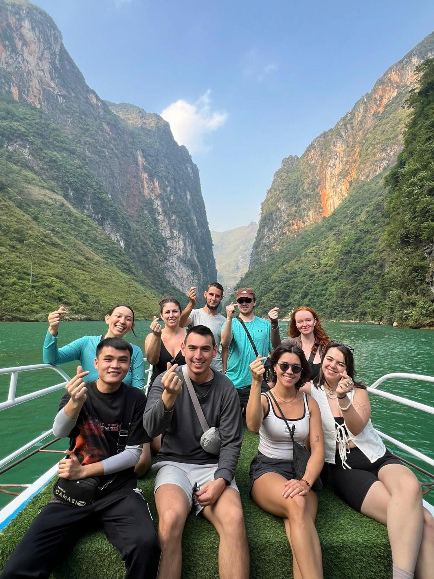 Hg Hostel Provide Tours & Motorbikes Ha Giang Kültér fotó